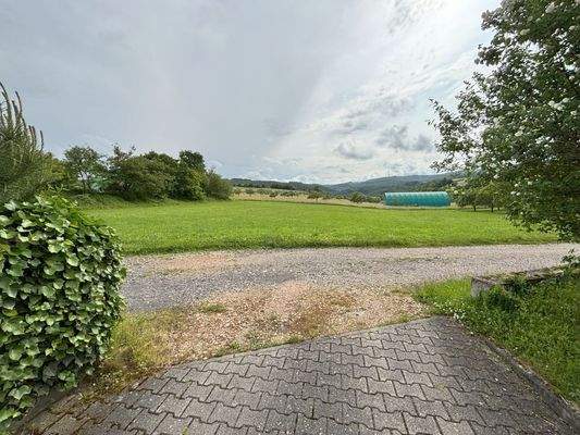 Anliegendes Gartengrundstück.jpg