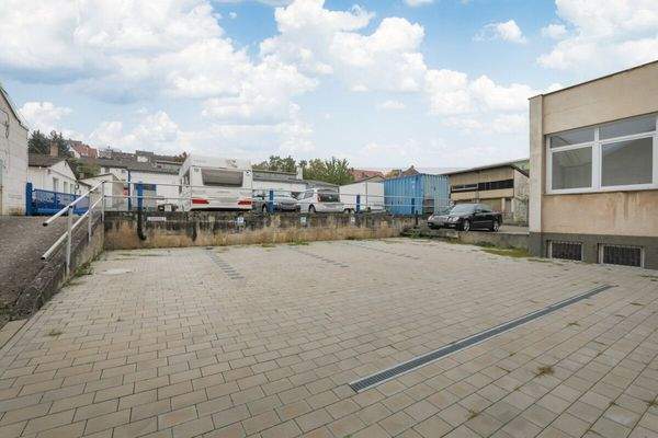 Stellplätze im Innenhof