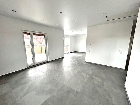 Wohnzimmer mit offener Küche