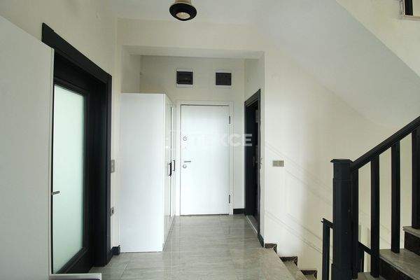 Villa with Pool Within Walking Distance of the Port in Bursa Mudanya