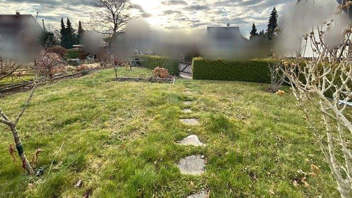 Grundstück vor dem Haus