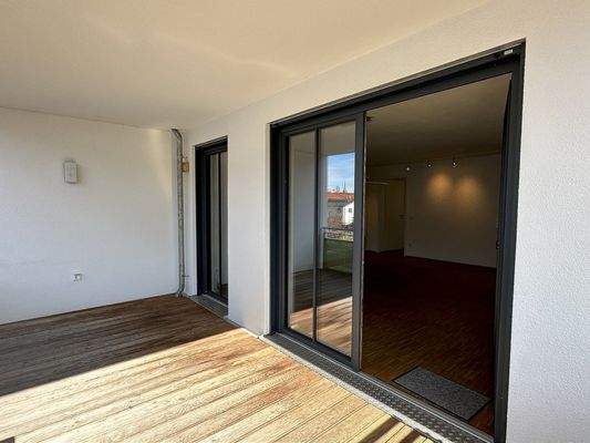 Der großzügige Westbalkon