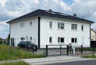 Nachbarbebauung AURA 136.JPG