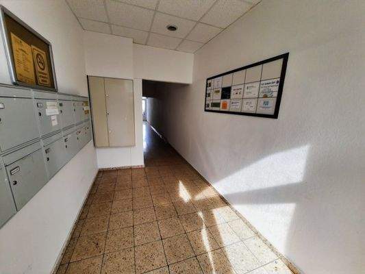 Hausflur Eingang Straßenseitig