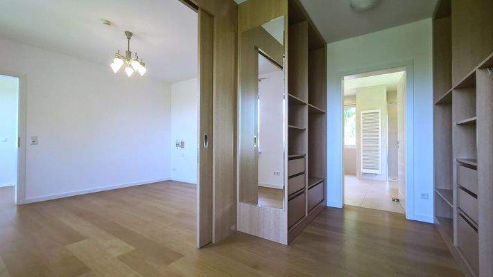 Schlafzimmer u. Ankleide