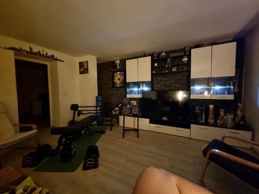 geräumiges Wohnzimmer Zugang Schlafzimmer 