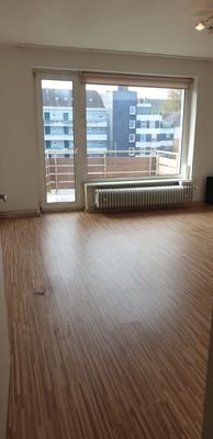 Wohnzimmer mit Balkon