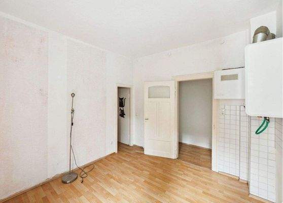 Geräumige Küche mit Platz für eine Essecke ähnlich