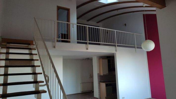 Modernes Interieur mit Galerie