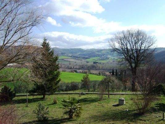 Tiefbrunnen rechts im Bild