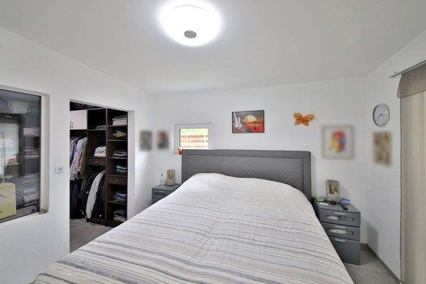 Schlafzimmer mit Ankleidezimmer