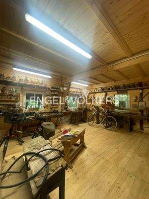 In liebevoller Handarbeit gestaltete Werkstatt