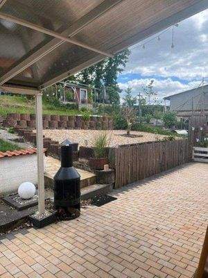 Blick von der Terrasse in den Garten