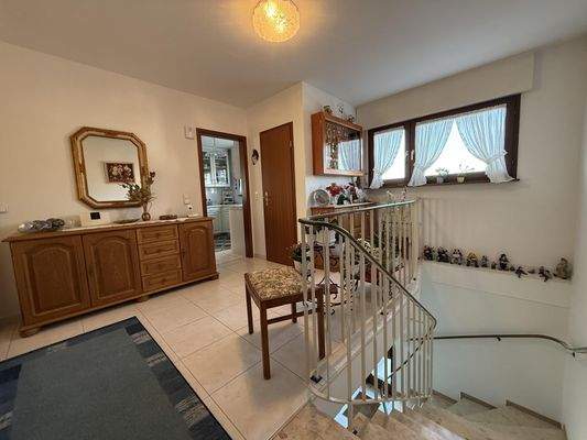 Treppenaufgang mit Diele