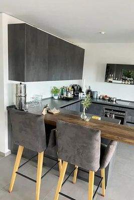 mit moderner Einbauküche!