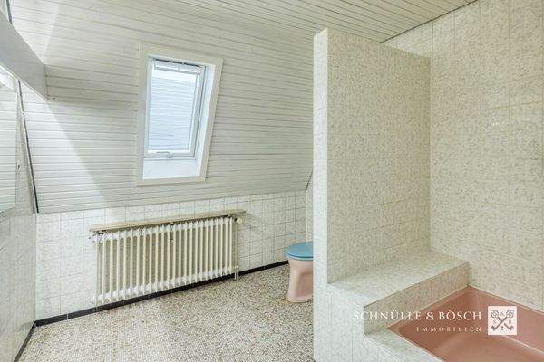 Badezimmer im Dachgeschoss