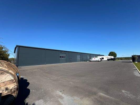 Außenansicht Hallen.JPG