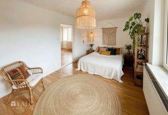 Schlafzimmer (KI bearbeitet) 