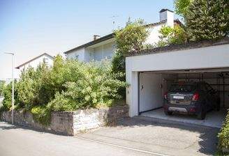 Garage mit Sektionaltor