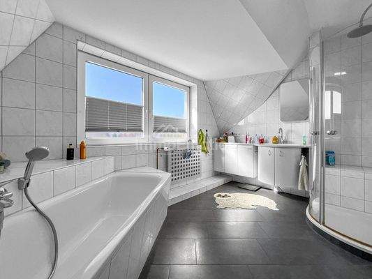 Vollbad im Dachgeschoss