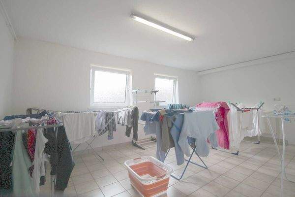 Gemeinsamer Trockenraum für Wäsche im Vollkeller
