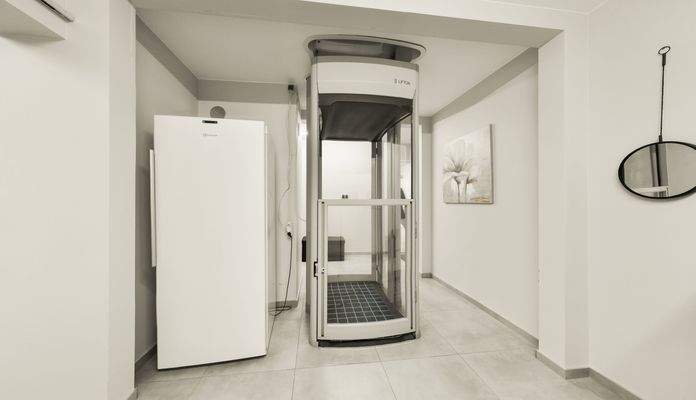 Aufzugsausgang im Keller