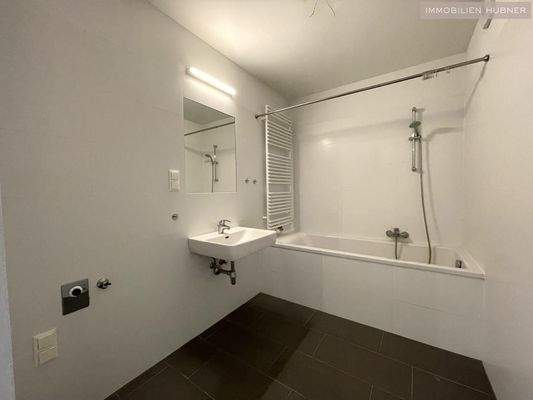 Badezimmer mit Wanne