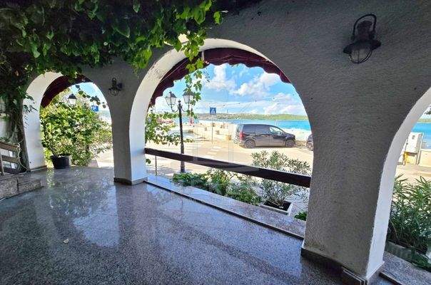 1. Reihe zum Meer nur 20 m entfernt