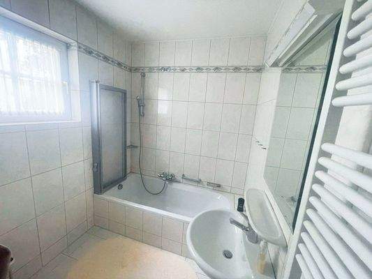 Haus-Lollar-Badezimmer EG links