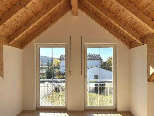 Gaube im Elternschlafzimmer