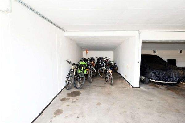 Tiefgarage - (KI generiert)