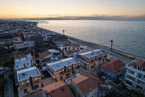 Seaview Villas with Private Gardens in İzmir Güzelbahçe