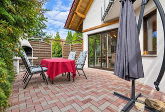 Terrasse mit Zugang zur Küche
