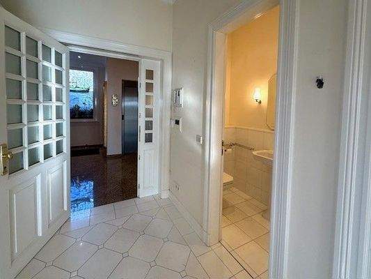 Eingangsbereich und Gäste-WC