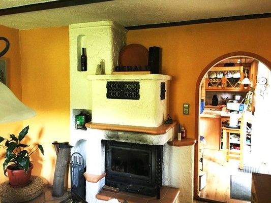 Wohnzimmer und Eingang Küche EG