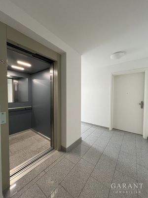 Aufzug-Wohnungstüre
