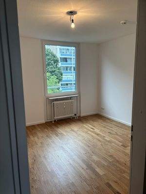 Leeres Zimmer mit Parkett