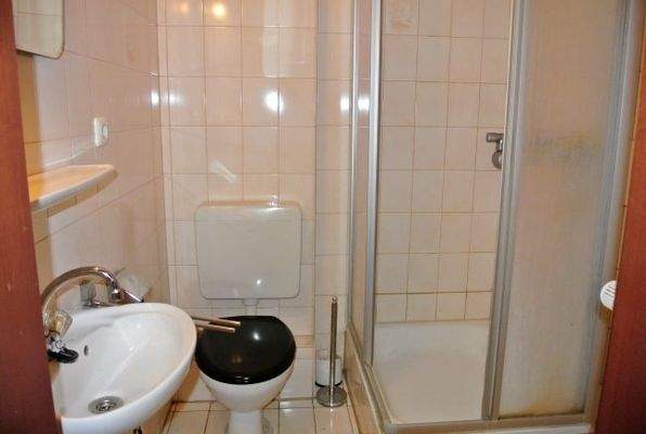 aktdgddusche02 07.JPG