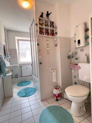 Modernes großzügiges Bad