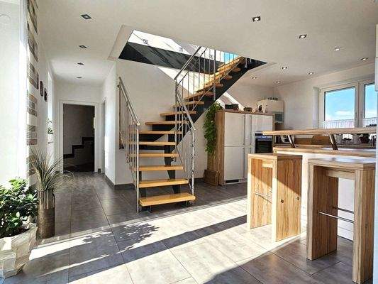 Offene Küche mit Aufgang in de