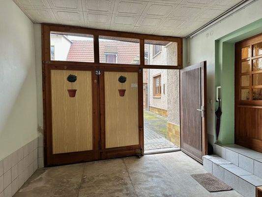 Garage 1 (Durchfahrt zum Hof)