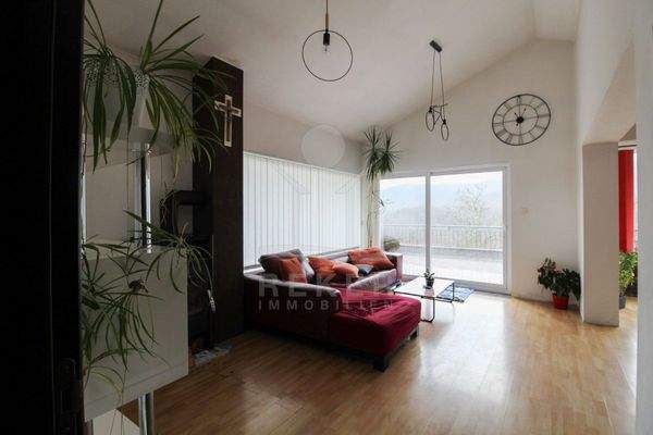 Heller und geräumiger Wohnbereich