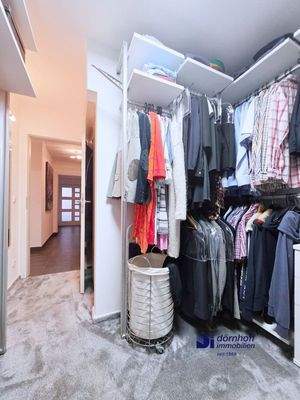 begehbarer Kleiderschrank