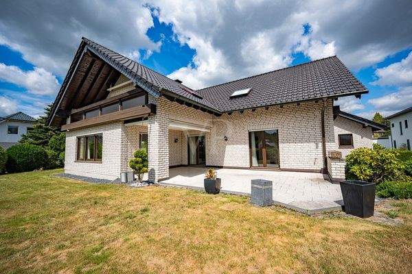 Seitenansicht mit Terrasse