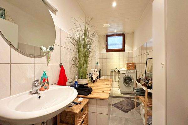 Zweites Badezimmer im UG