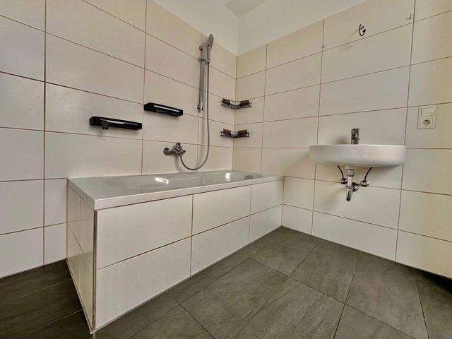Sanierte 4-Raum-Maisonettewohnung mit Dachterrasse - Photo 4