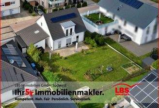 Hübsches Einfamilienhaus mit Carport und Garten