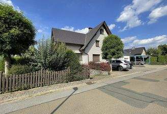 Hausansicht von Straße