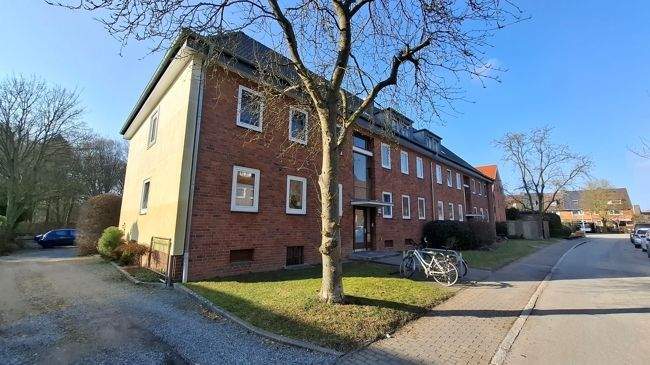 Hausansicht von der Straße mit Giebelseite+