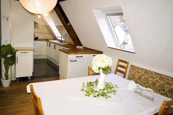 Essbereich b. d. offenen Küche